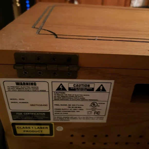 Phonograph.  Vintage looking - Picture 5 of 5